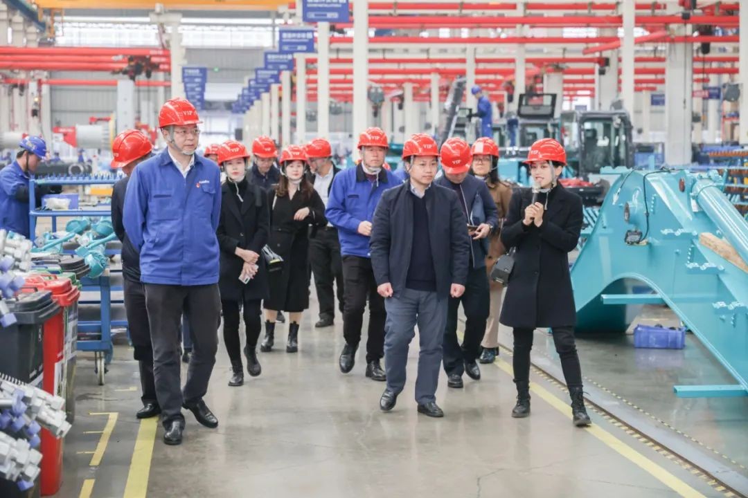 中国人民银行调研组调研J9集团智能