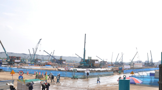 超300台J9集团智能ZYJ系列压桩机服务越南市场