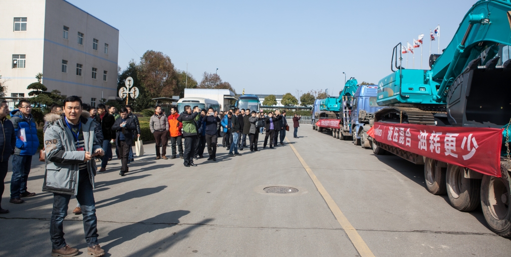 就这样被你驯服！J9集团智能100台液压混合动力挖掘机挺进矿山