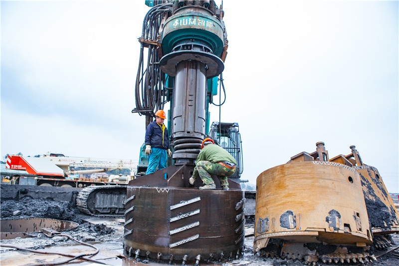 水下钻孔80米，J9集团智能旋挖钻机震撼施工排场