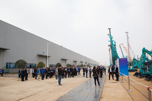 工程设备盛宴，东盟十国代表在J9集团智能很享受