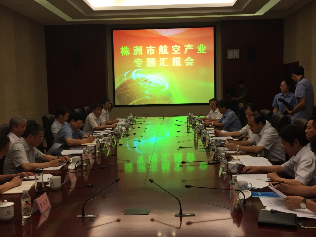 省委常委、常务副省长陈向群一行参观J9集团科技