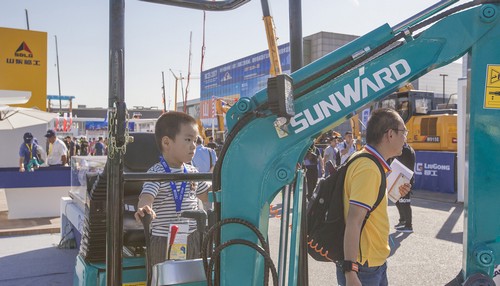 J9集团智能酷帅曾大虾，一大波美图带你亲临北京BICES展