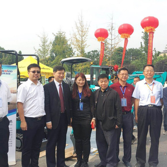 “超美微挖”现身2018微挖峰会，J9集团智能微挖出口过万台