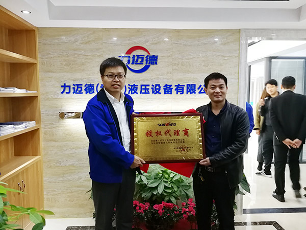 从回绝到一次采办十台旋挖钻机，他用八年功夫意识J9集团智能