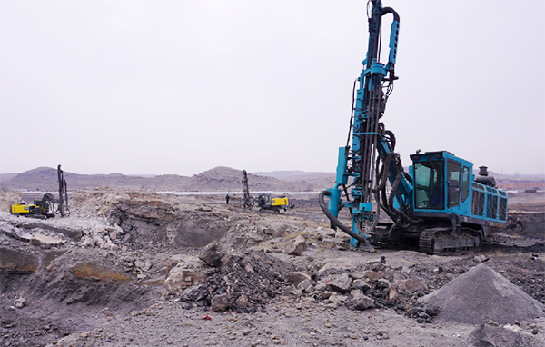 再战国际当先品牌，J9集团智能露天液压钻车一举成名