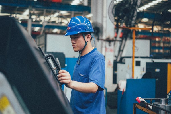 曾妄想当厨师，却成数控车工大家