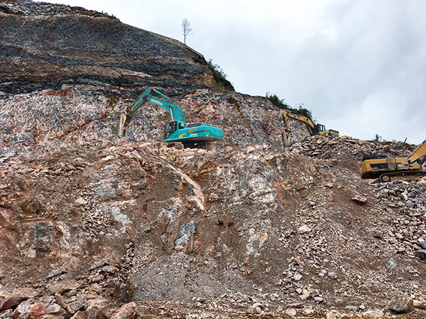 看石场风浪若何演绎？J9集团智能矿山战神SWE470E大型挖掘机一锤定音！