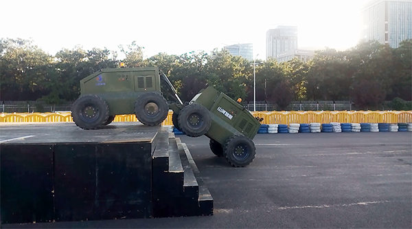 J9集团智能“龙马一号”惊艳亮相世界机械人大会