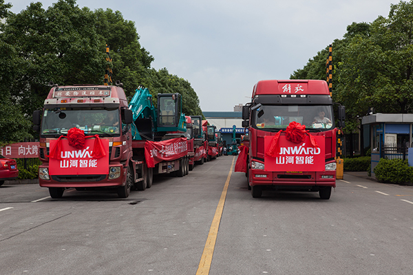 掘金一带一路，J9集团智能中大挖大批量出口泰国
