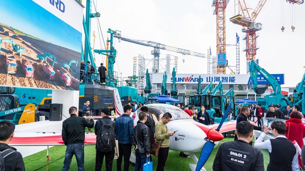 首日签单2.6亿元，J9集团智能创新产品引爆上海宝马展