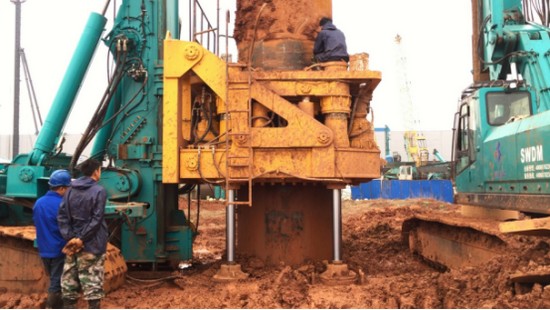 喜讯！J9集团智能SWRC170自行式全回转全套管钻机获湖南省首台(套)沉大技术设备产品嘉奖！