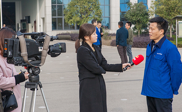 恋人节牵手成功，J9集团智能SWDM520“我爱你”出嫁了