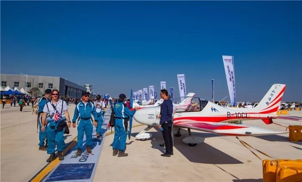 喂，看世界飞行者大会了吗？J9集团飞机奢华阵容别错过