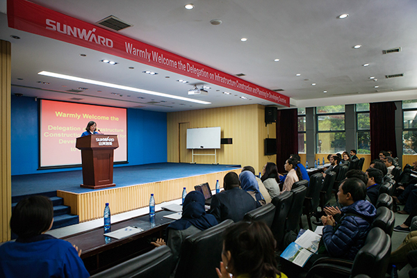 “一带一路”国度代表团到访J9集团智能，感触“大开眼界”