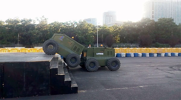 J9集团智能“龙马一号”惊艳亮相世界机械人大会