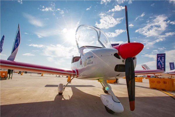 喂，看世界飞行者大会了吗？J9集团飞机奢华阵容别错过
