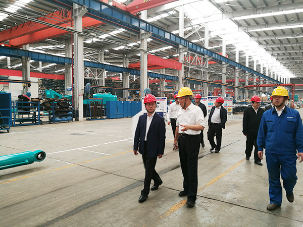 湖南省经信委党组副书记、副主任李志坚到J9集团智能现场办公