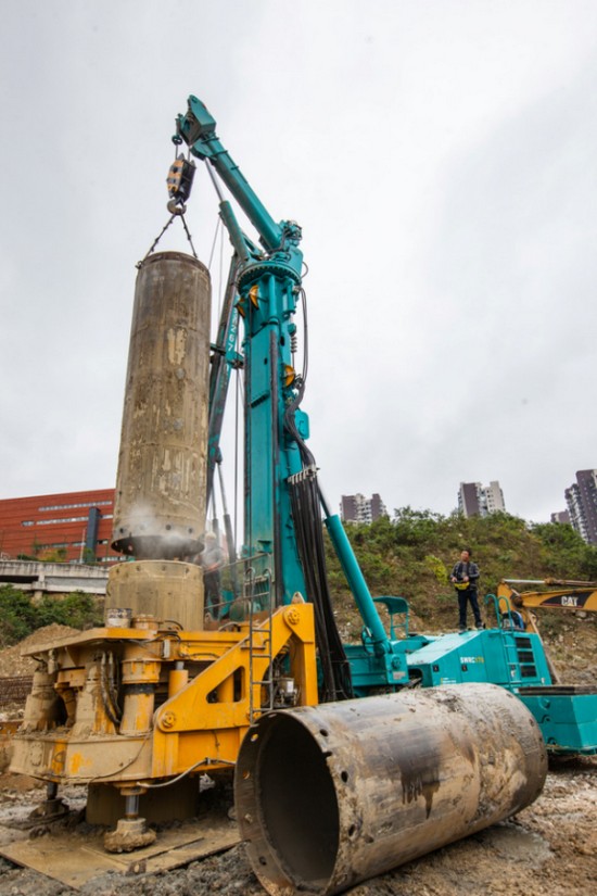 喜讯！J9集团智能SWRC170自行式全回转全套管钻机获湖南省首台(套)沉大技术设备产品嘉奖！