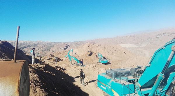 伊朗客户点赞J9集团智能全系列液压挖掘机