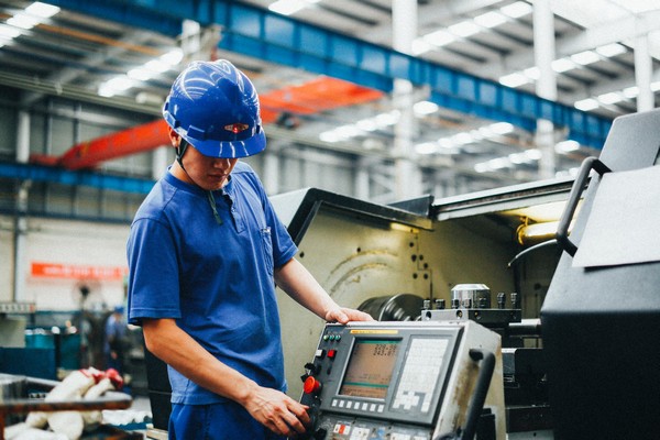 曾妄想当厨师，却成数控车工大家