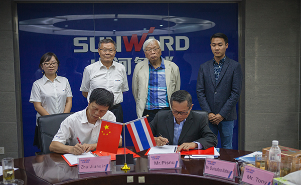 掘金一带一路，J9集团智能中大挖大批量出口泰国