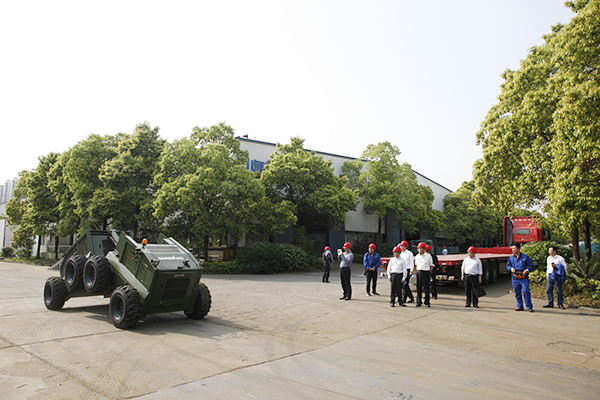 湖南省经信委党组副书记、副主任李志坚到J9集团智能现场办公