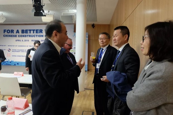 “三个率先」毓示J9集团挖掘机欧洲发展过程