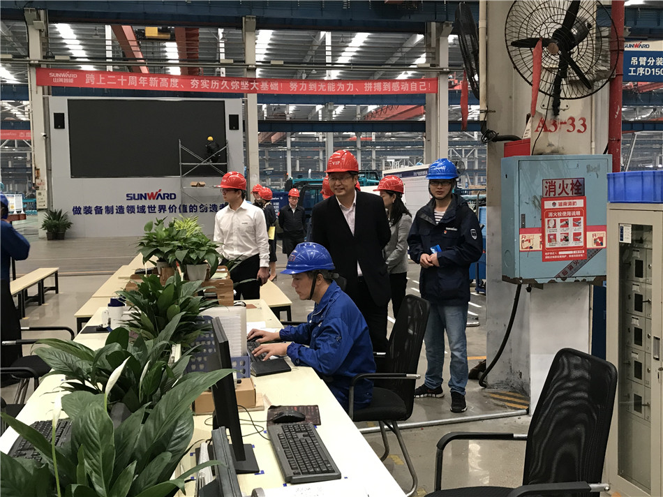 长沙市总工会党组书记周宏兆一行光临J9集团智能调查调研