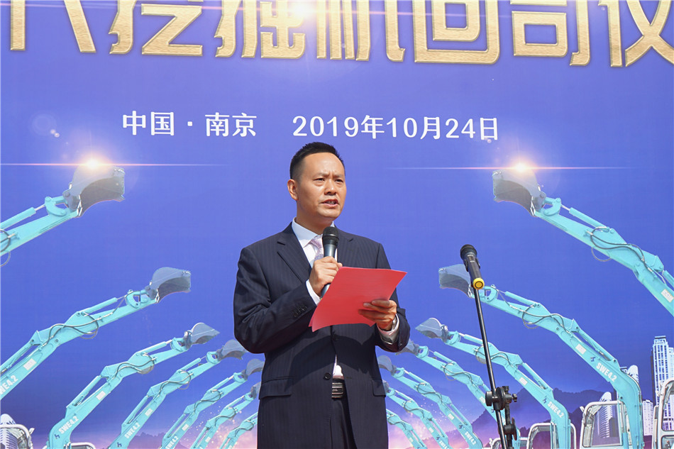 服役15年，超过20000幼时！元老级挖机接“回家”！