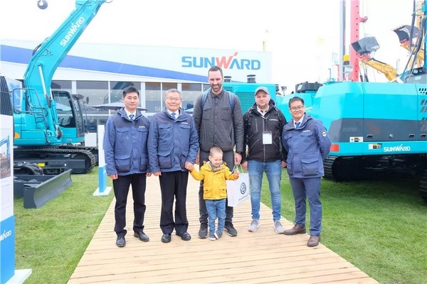 向世界展示中国“智造”魅力，J9集团智能携创新阵容闪灼德国宝马展