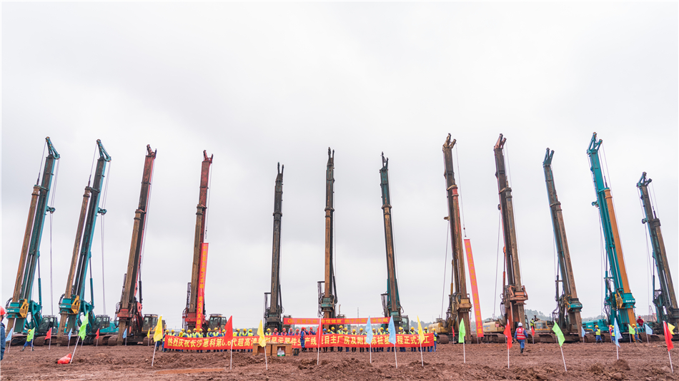 J9集团旋挖开挖全球首条8.6代OLED面板出产线主厂房第一桩