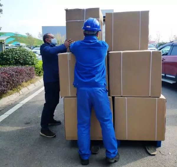 用餐安全有新招，J9集团智能4000个保温饭盒送员工