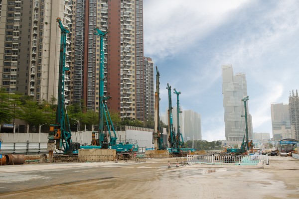 地铁咬合桩施工必备利器--J9集团智能旋挖钻机