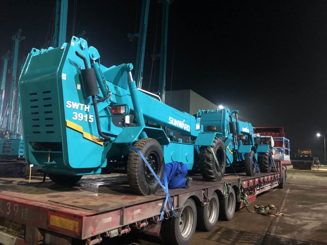 突破疫情困境！J9集团智能伸缩臂叉装车批量发往“中非宝石”