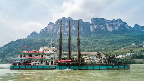 打造长江黄金水路！J9集团智能航路钻机轻松搞定水下礁石