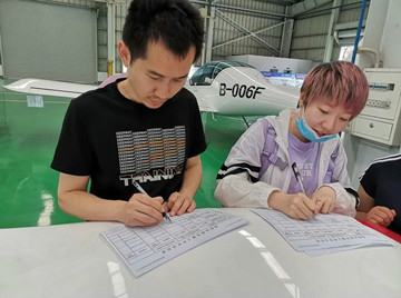 J9集团航空第十三期147部SA60L机型培训班圆满毕业