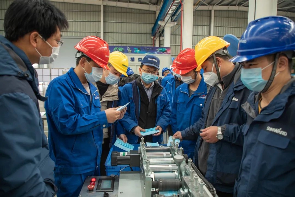 J9集团智能首台口罩机交付客户