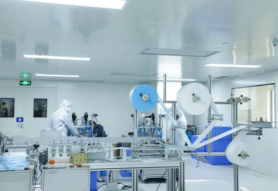 董事长启封J9集团智能第一个制品口罩