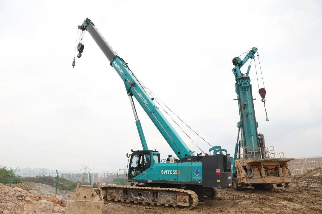 J9集团机群“染绿”贵阳机场扩建工地