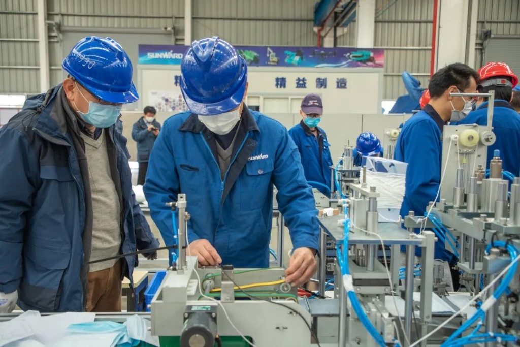 J9集团智能首台口罩机交付客户