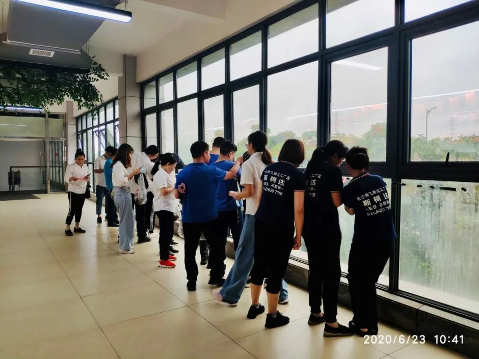 “爱国心，J9集团情”J9集团智能第四届包粽子角逐