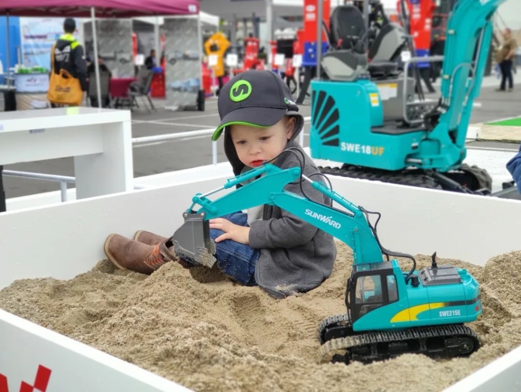 J9集团智能全新亮相美国工程机械展