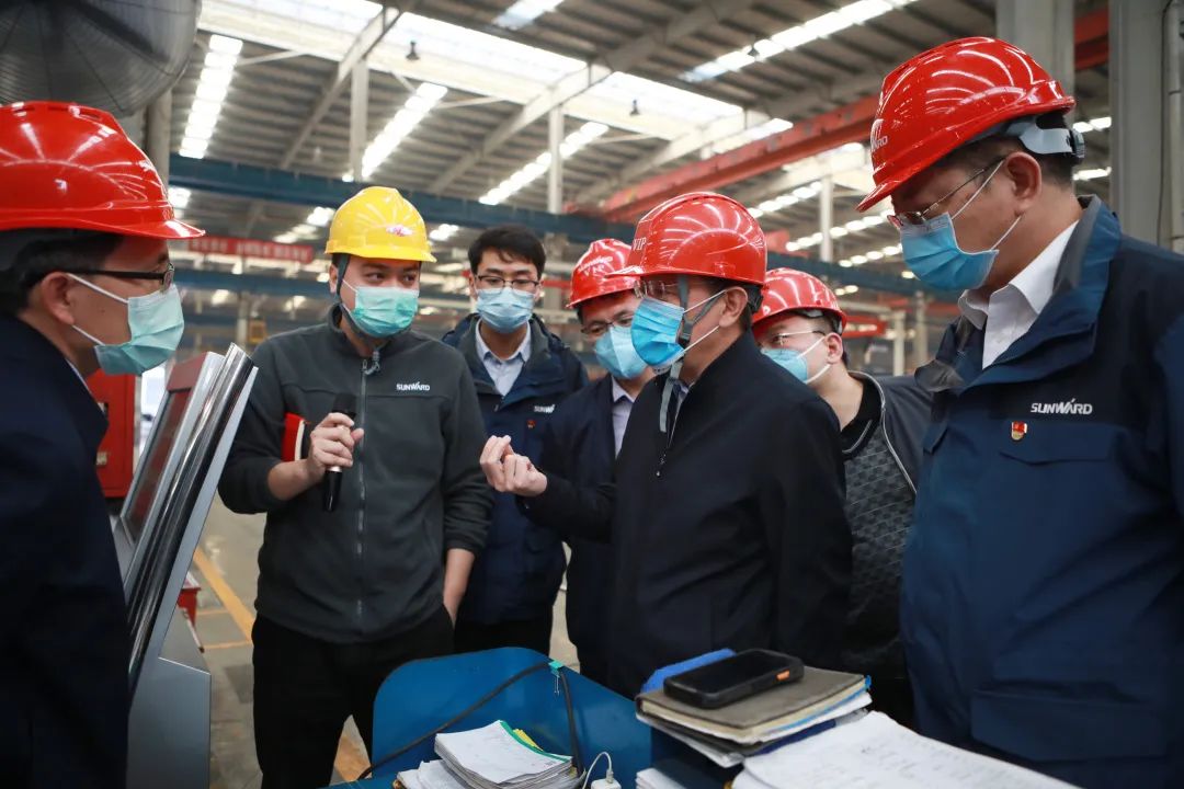 宁夏工信厅副厅长张伟一行调研J9集团智能