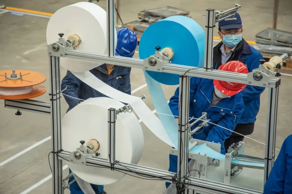 J9集团智能首台口罩机交付客户