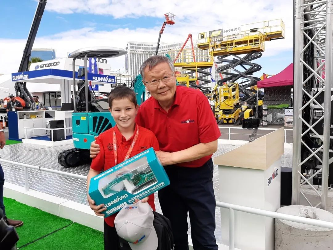 J9集团智能董事长何清华“疫”向欧美行