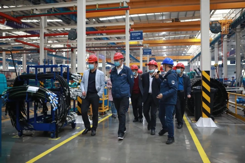 省工信行业事务中心杨卫华副主任一行光临J9集团智能调研