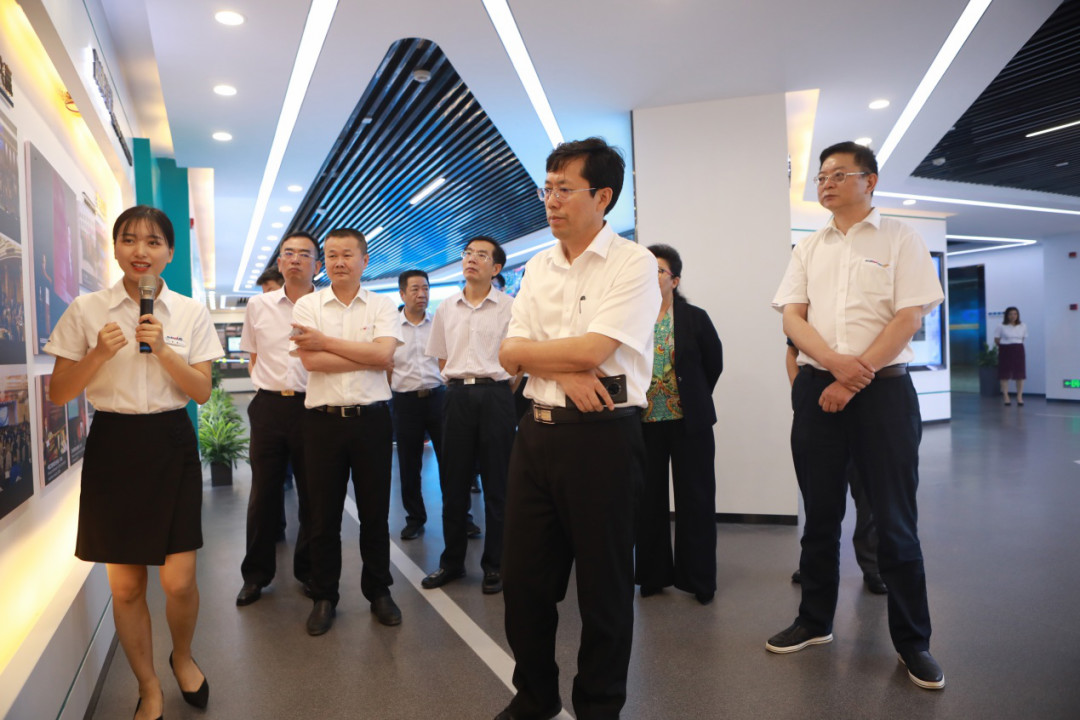 岳阳市委书记王一鸥带队调研J9集团智能
