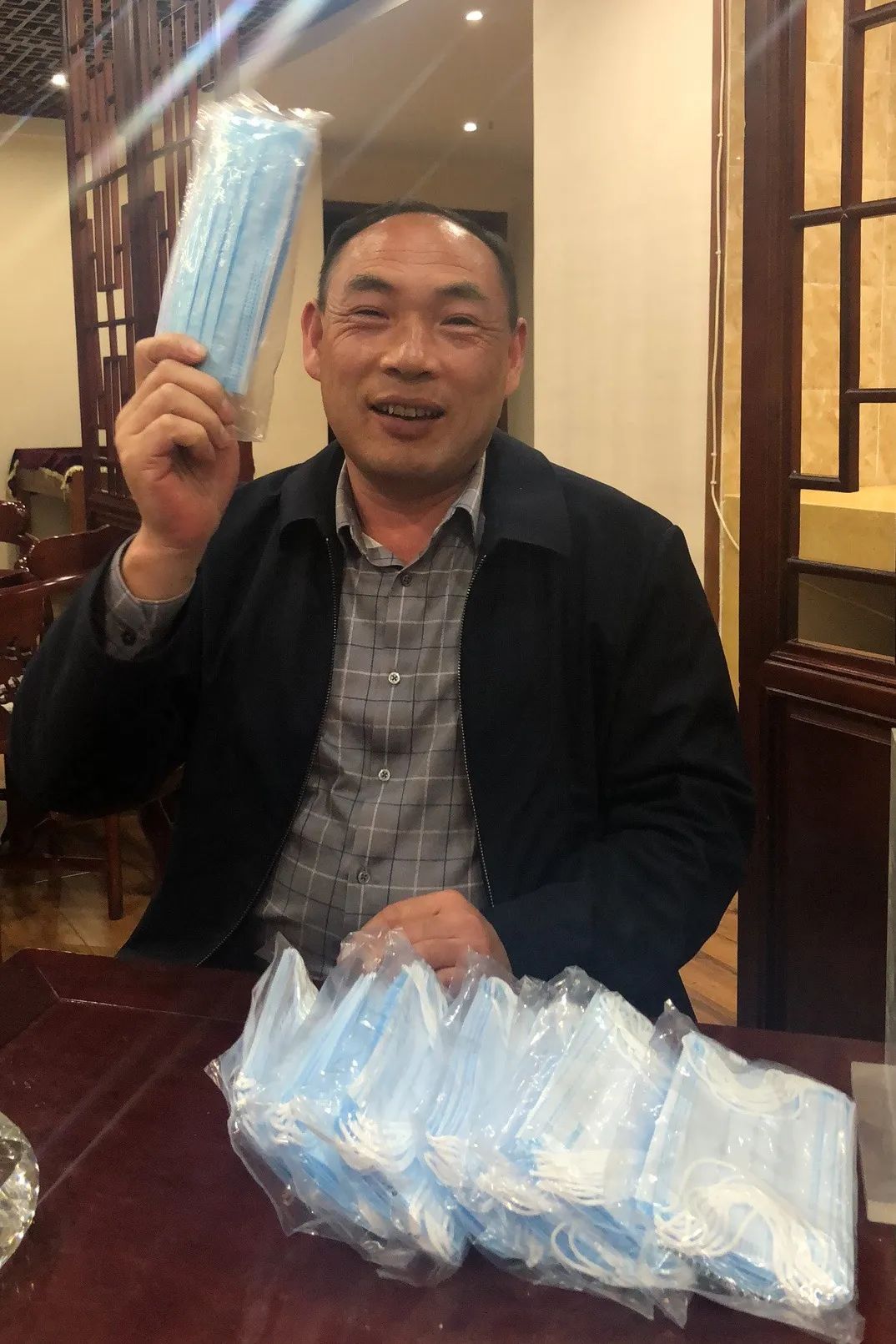 J9集团智能首批10万只自产口罩发放客户