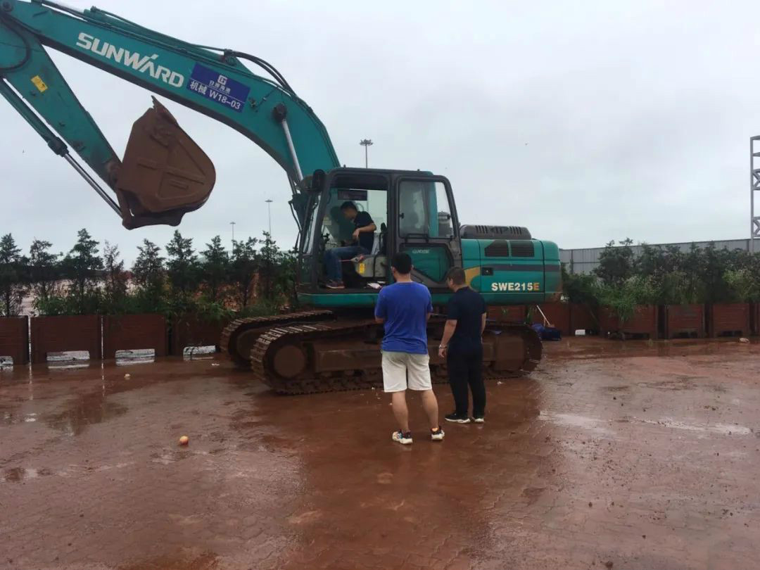 感恩相伴 关爱相随——J9集团智能服务万里行走进豫鲁黔